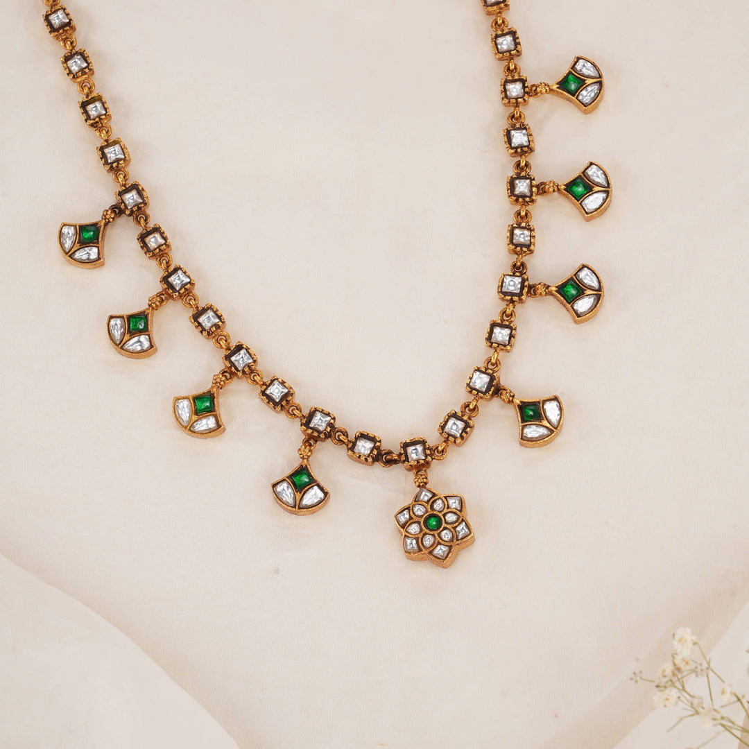Charming Kundan Short Necklace