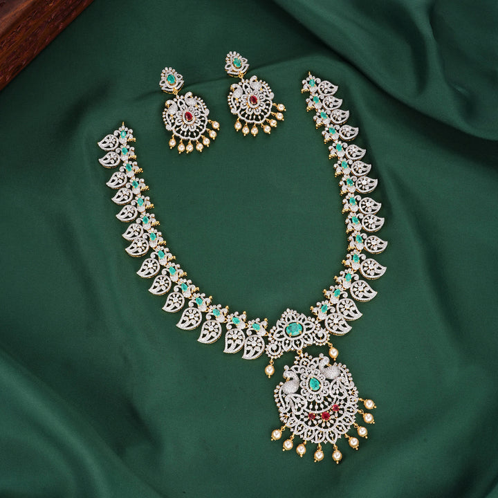 Luxurious Diamond Design Necklace Set