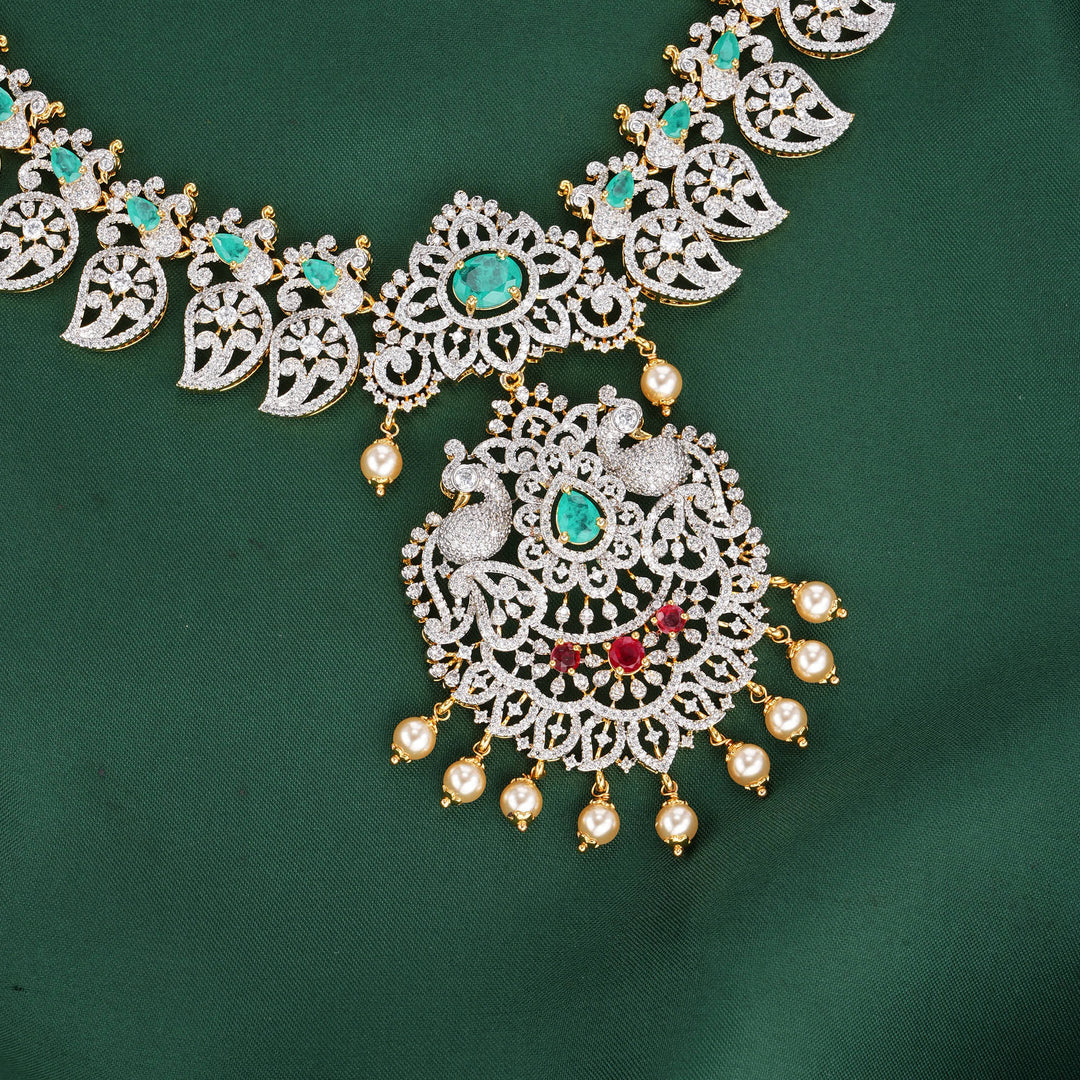 Luxurious Diamond Design Necklace Set