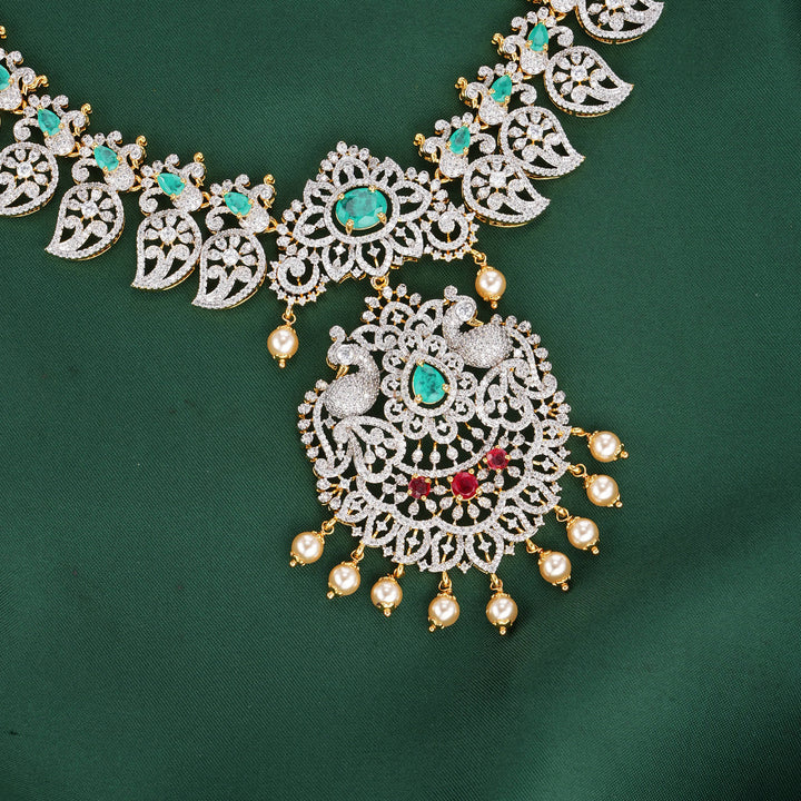 Luxurious Diamond Design Necklace Set
