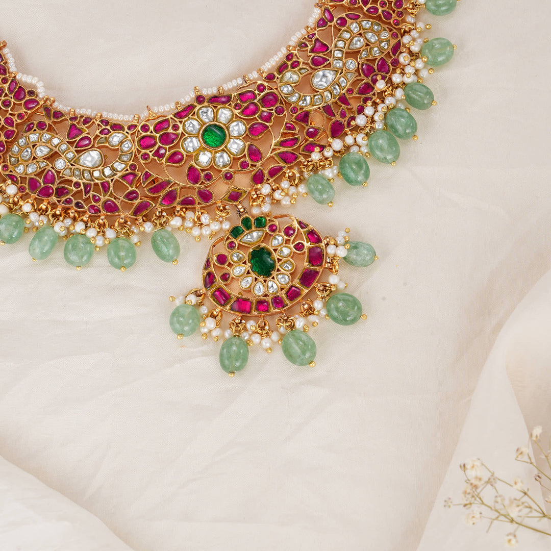 Luxurious Kundan Short Necklace