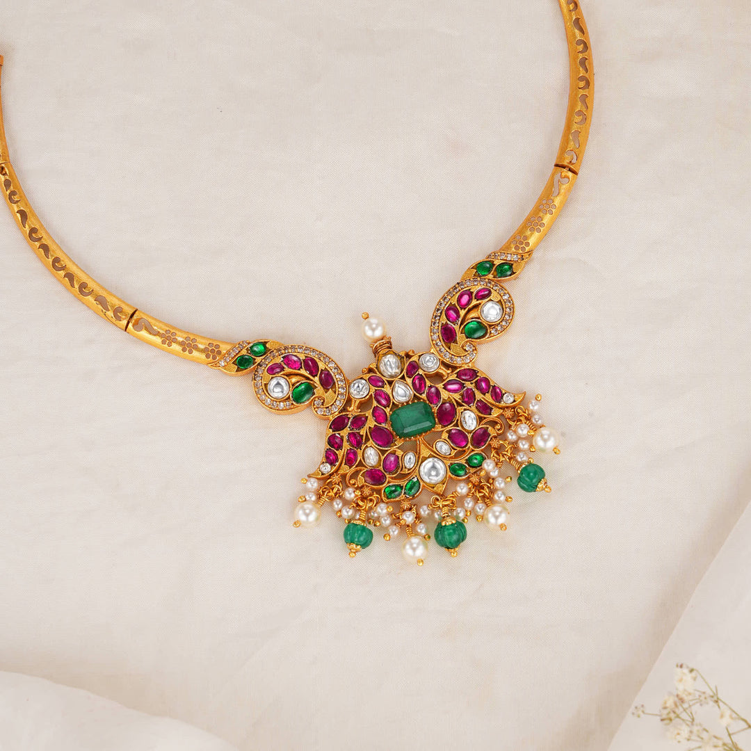 Mrinalini Kundan Short Necklace