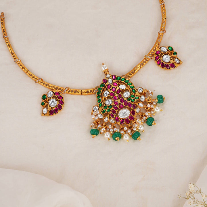 Aarvika Kundan Short Necklace