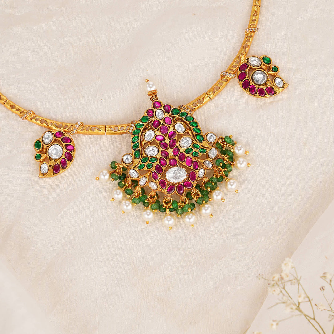 Shinning Kundan Short Necklace