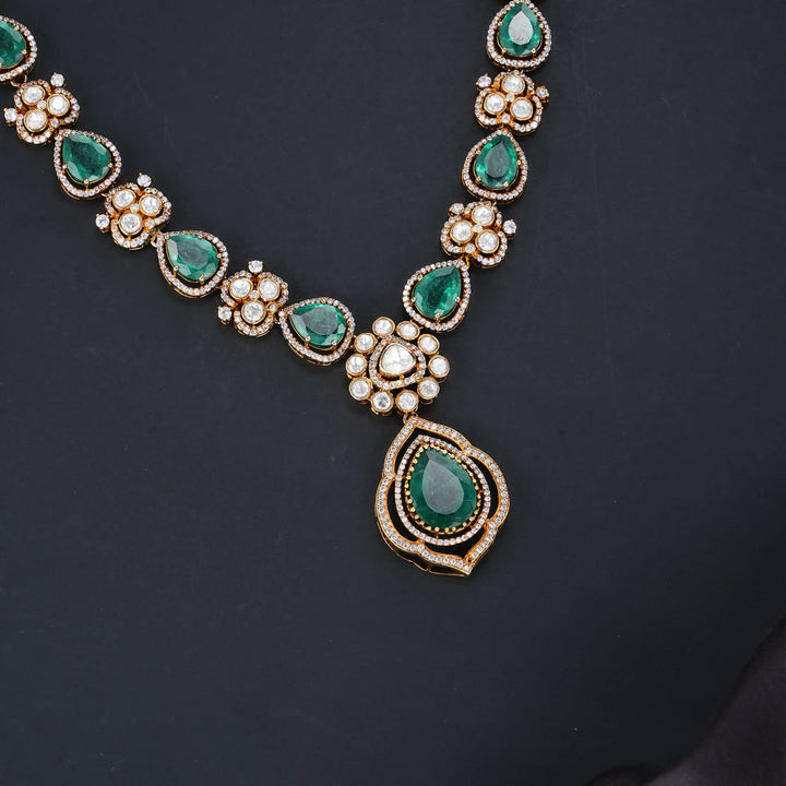 Trendy Glow Victorian Short Necklace Set