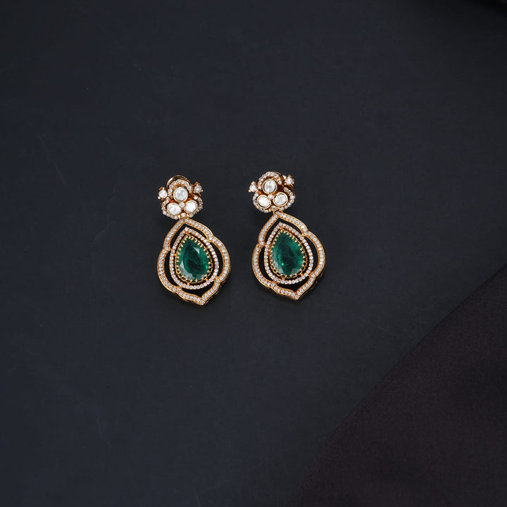 Trendy Glow Victorian Short Necklace Set