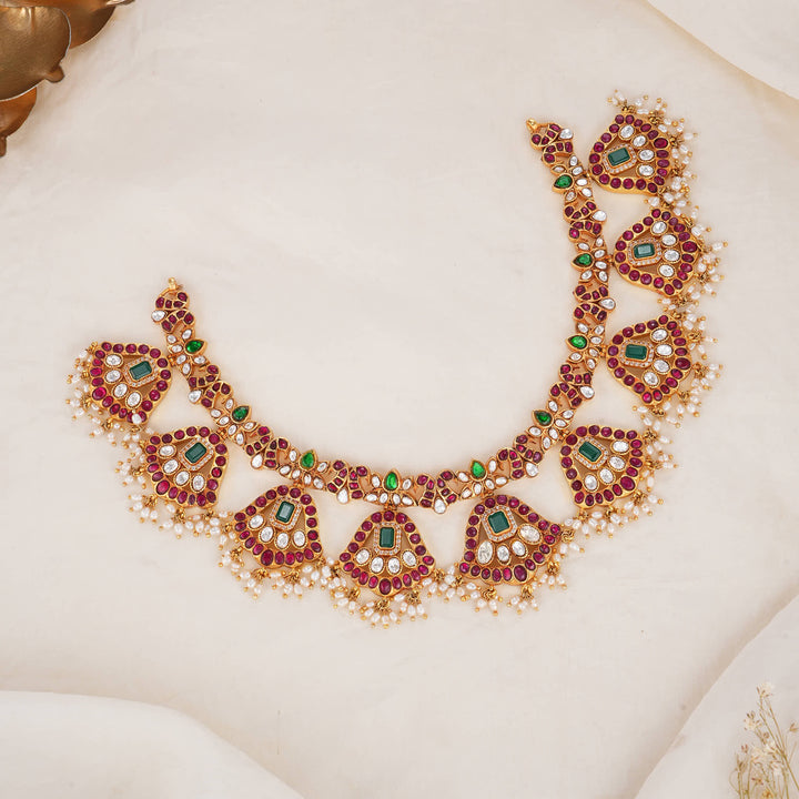 Esthrikaa Kundan Short Necklace