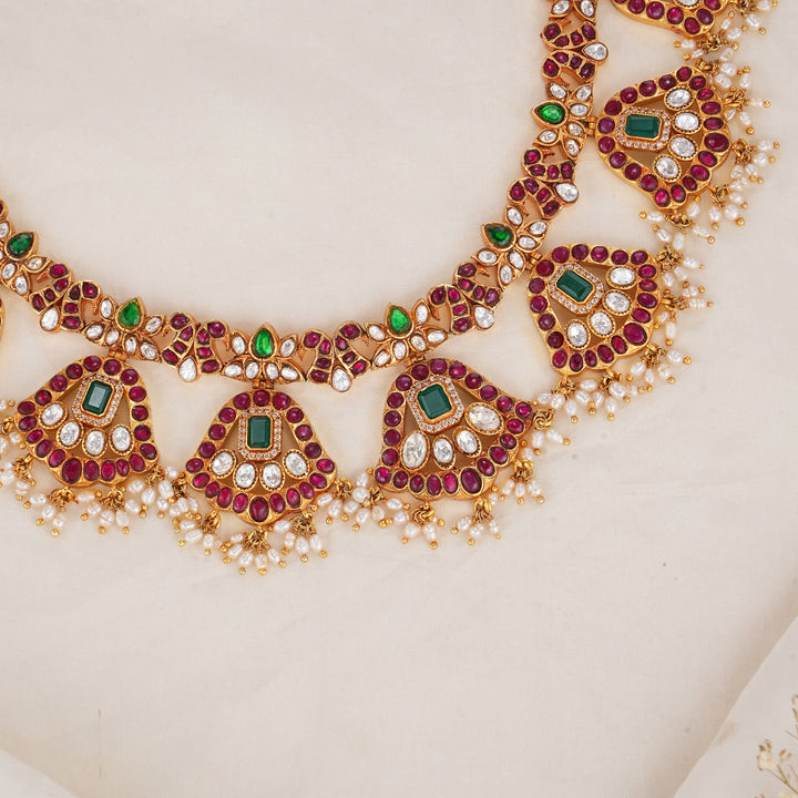 Esthrikaa Kundan Short Necklace