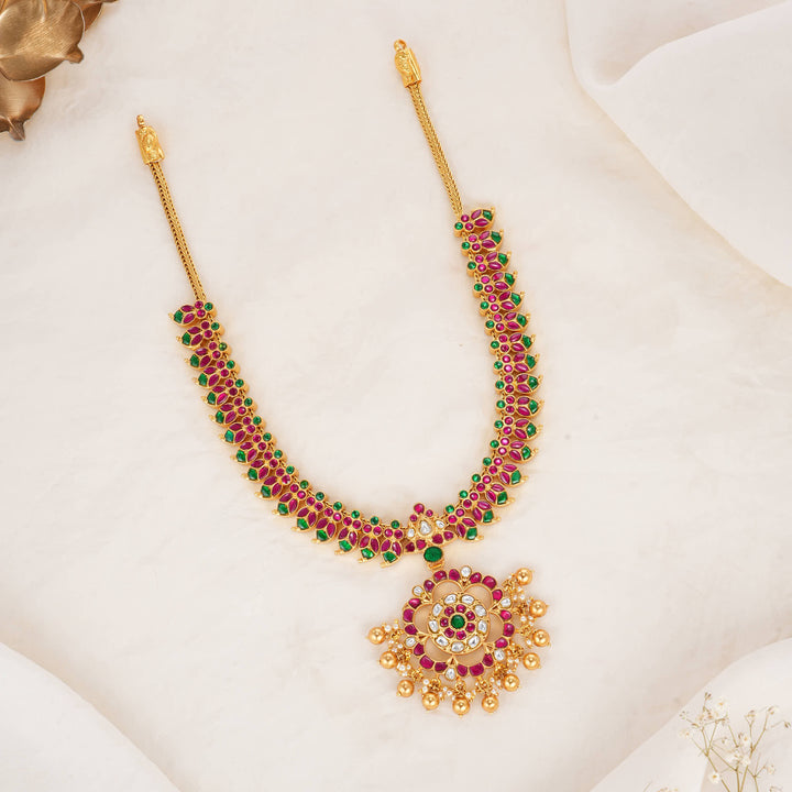 Niarikaa Reversible Kundan Short Necklace