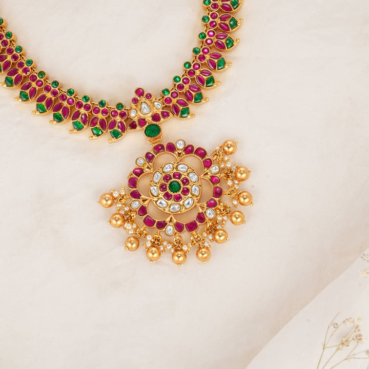 Niarikaa Reversible Kundan Short Necklace