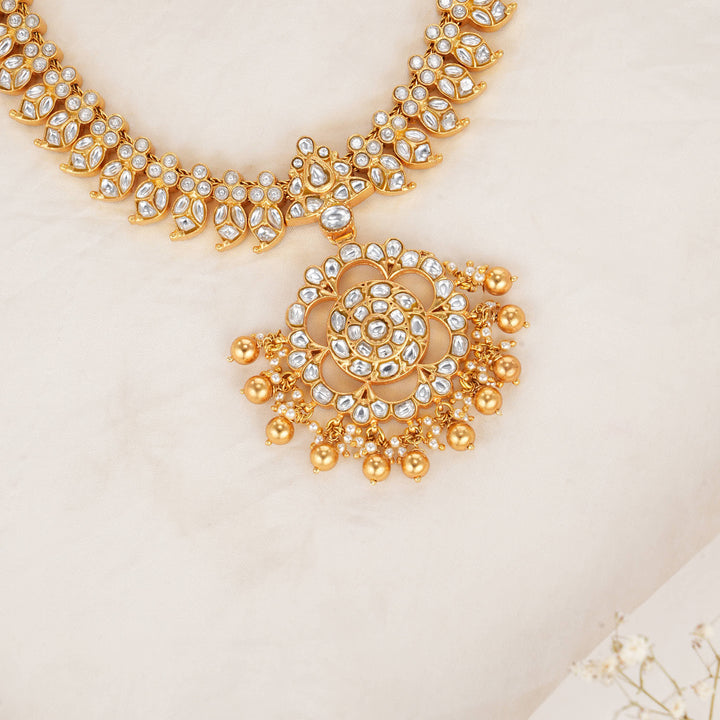 Niarikaa Reversible Kundan Short Necklace
