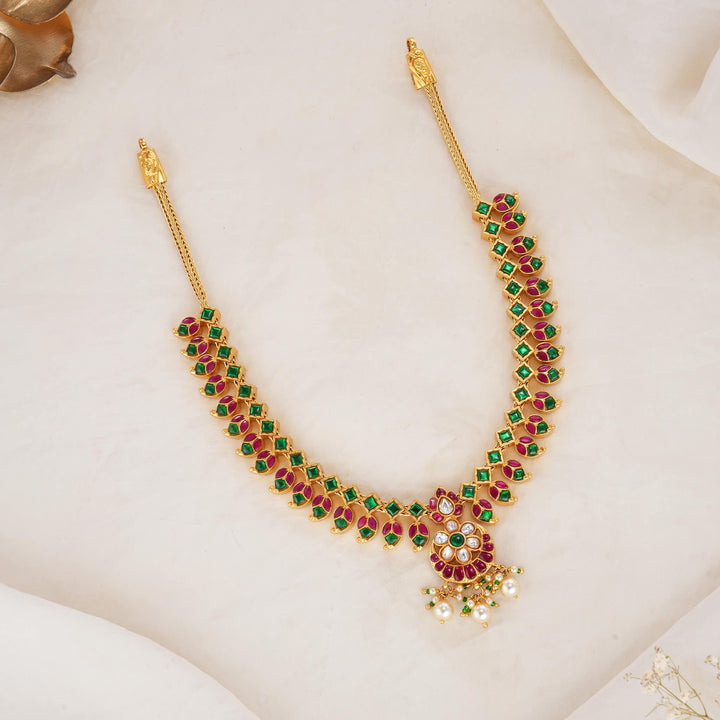 Avanthikaa Reversible Kundan Short Necklace