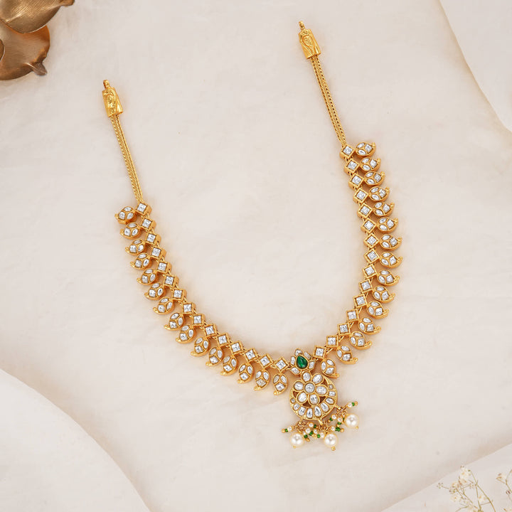 Avanthikaa Reversible Kundan Short Necklace