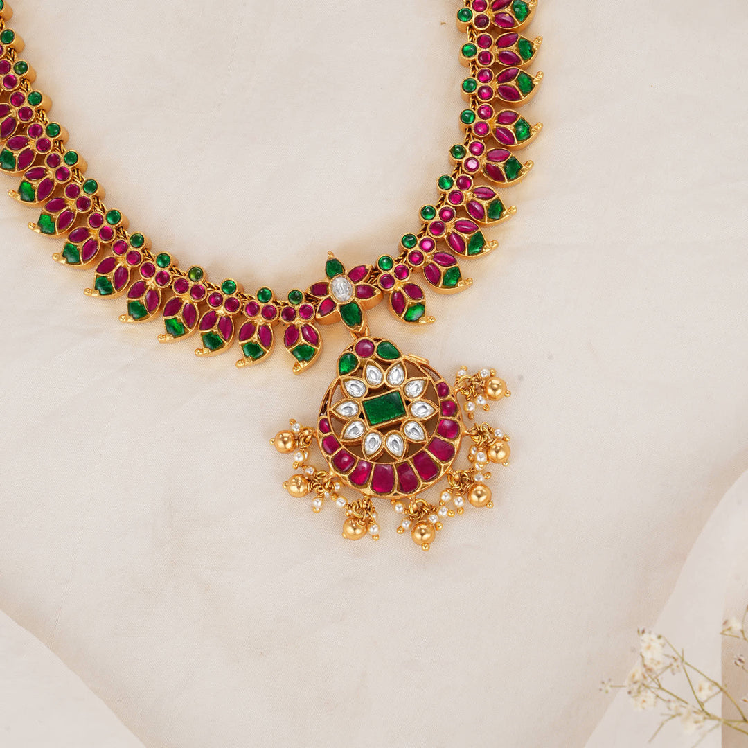 Esnikaa Reversible Kundan Short Necklace