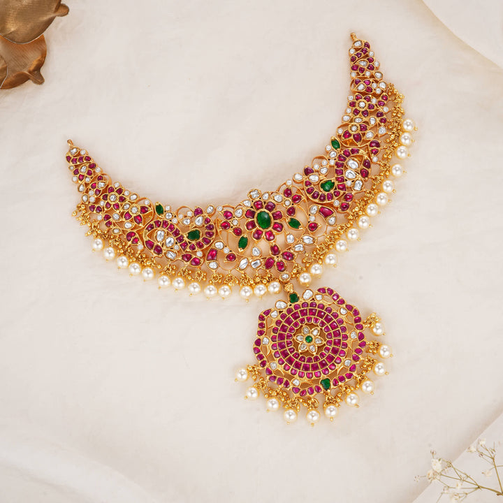 Lavishing Kundan Short Necklace