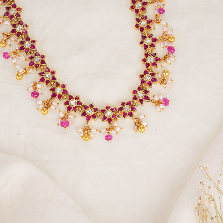 Ahanika Kundan Short Necklace