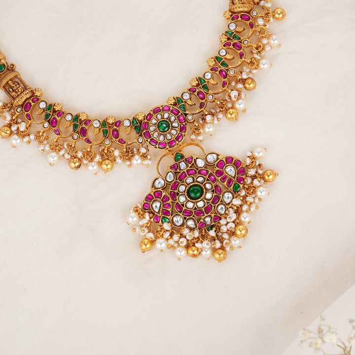 Ineshaa Kundan Short Necklace