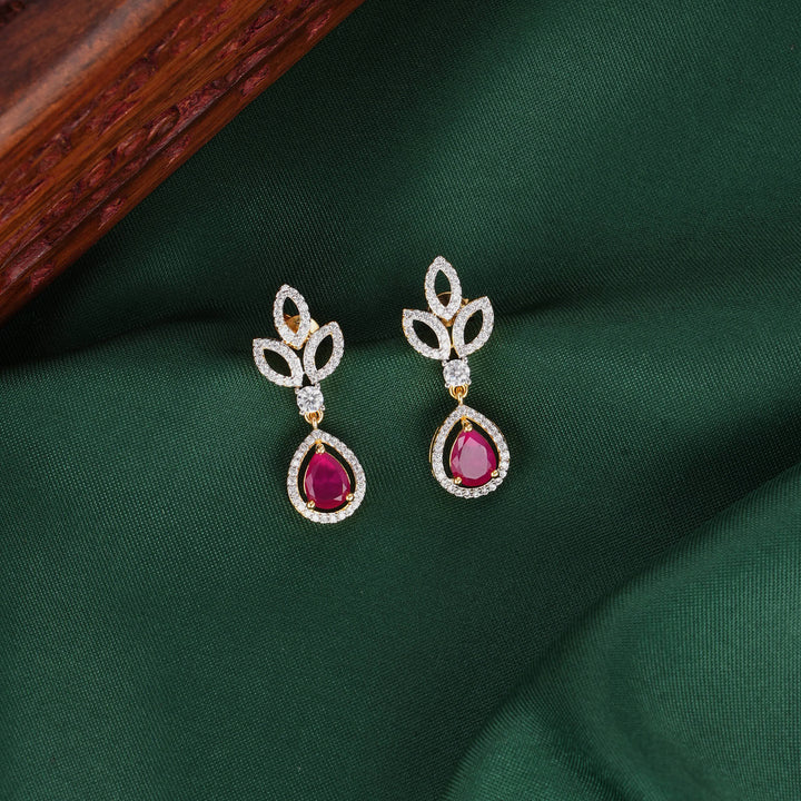 Radiant Diamond Design Necklace Set