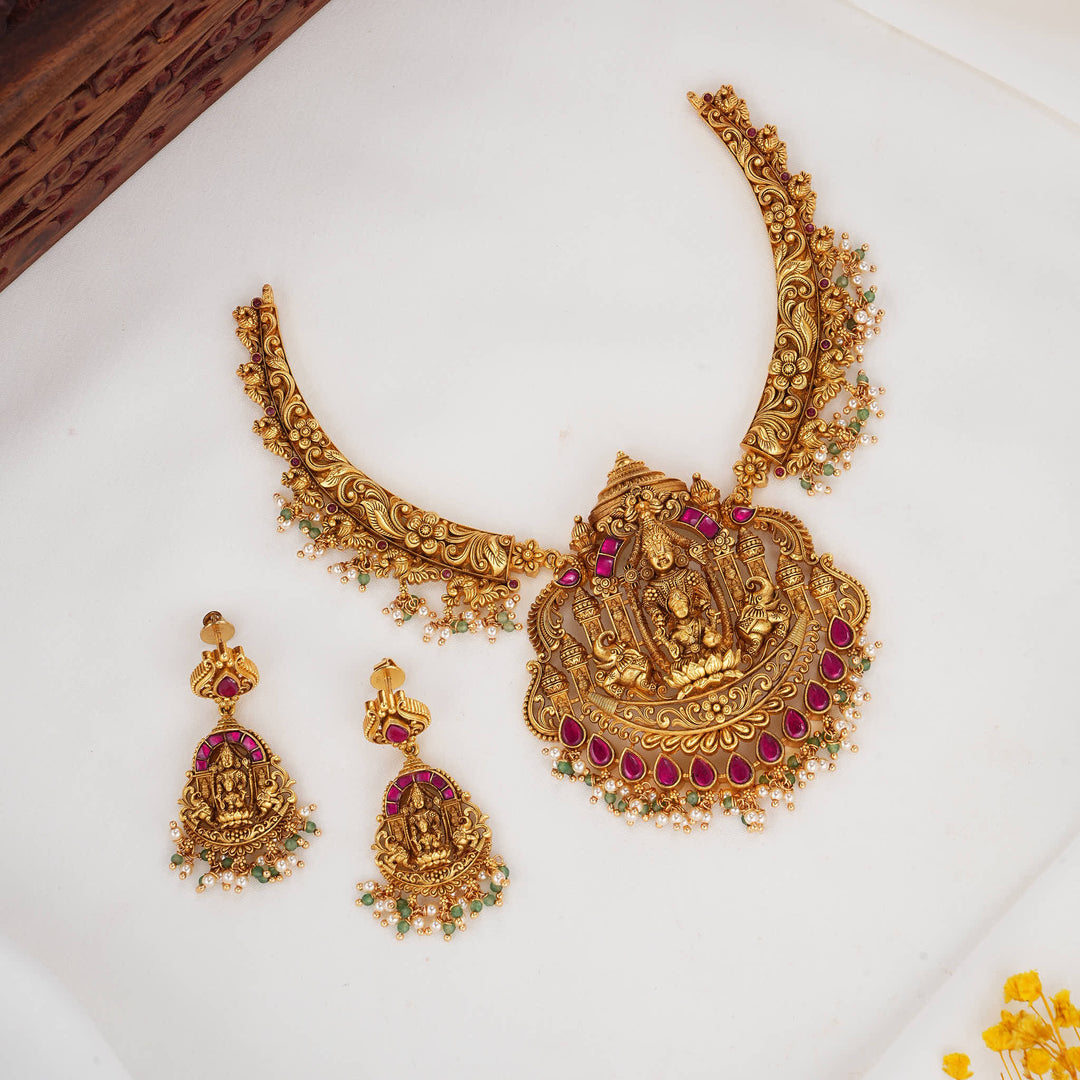 Divine Look 3D Spl Short Necklace Set