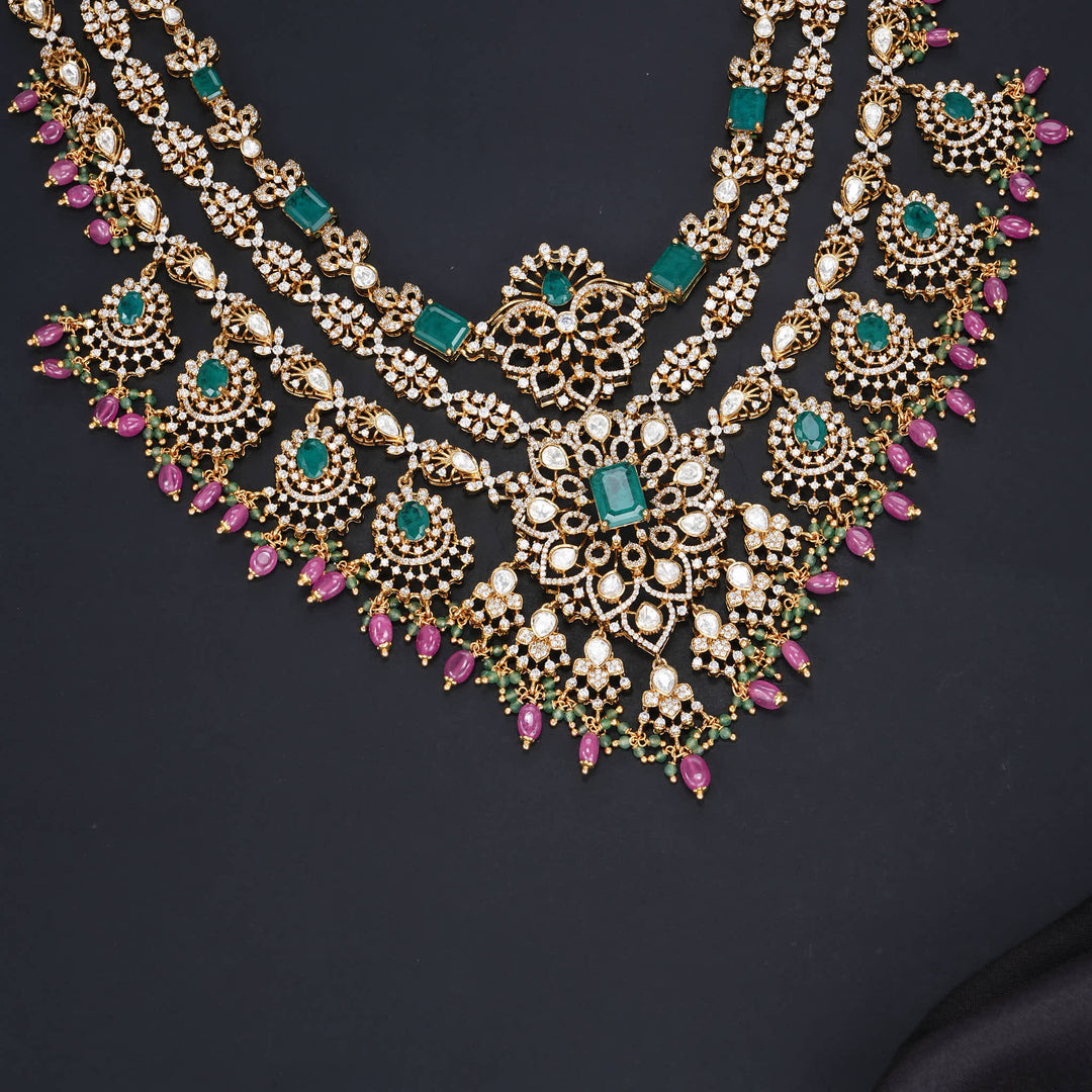 Luxurious Diamond Design Necklace Set