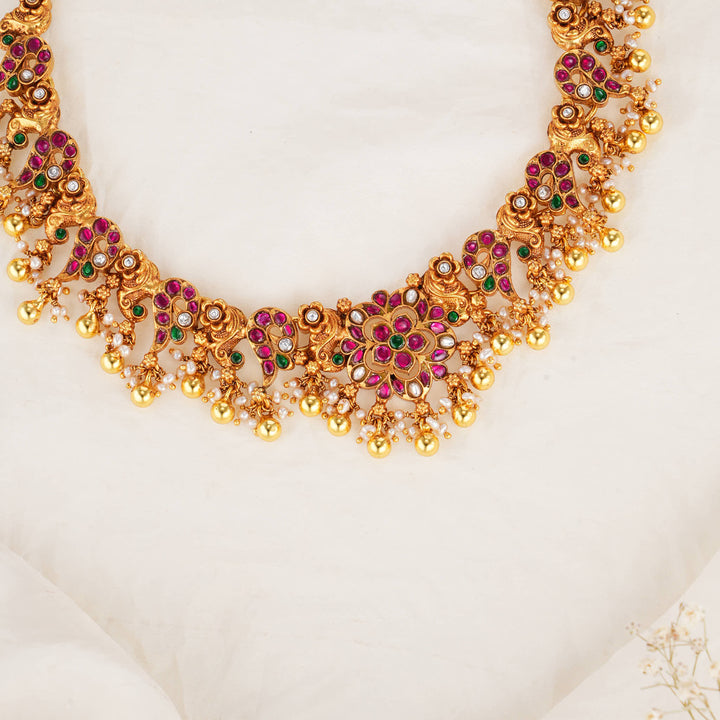 Vedhikaa Kundan Short Necklace