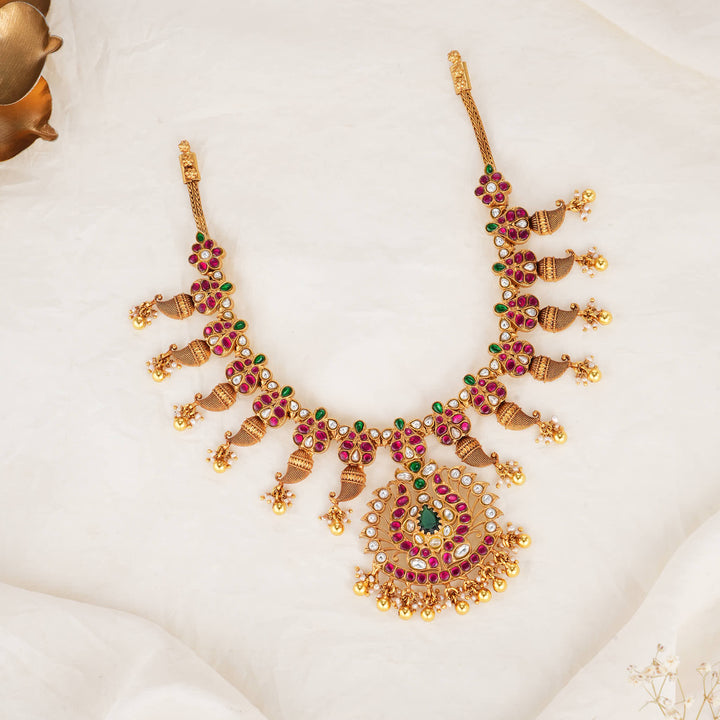 Vinithaa Kundan Short Necklace