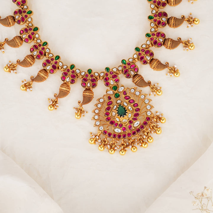 Vinithaa Kundan Short Necklace