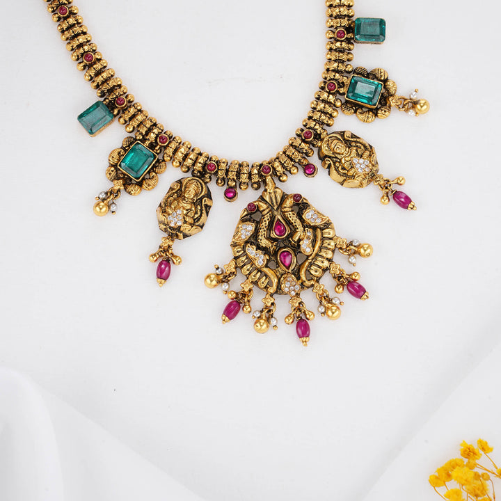 Eye Catchy Nagas Short Necklace