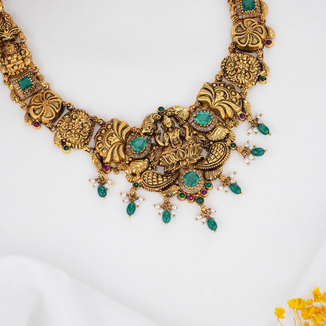 Vinthikaa Nagas Short Necklace