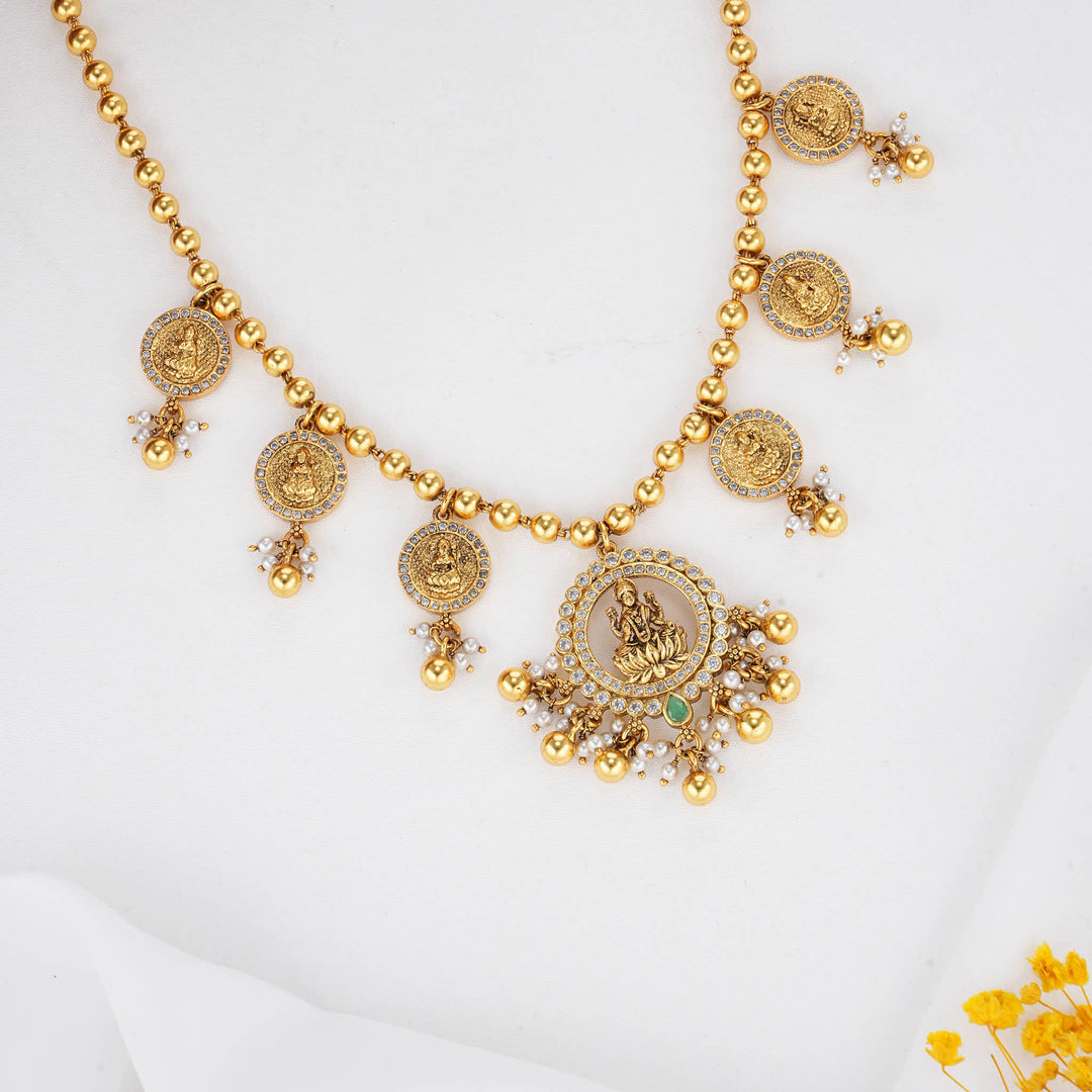 Worthy Look Nagas Short Necklace