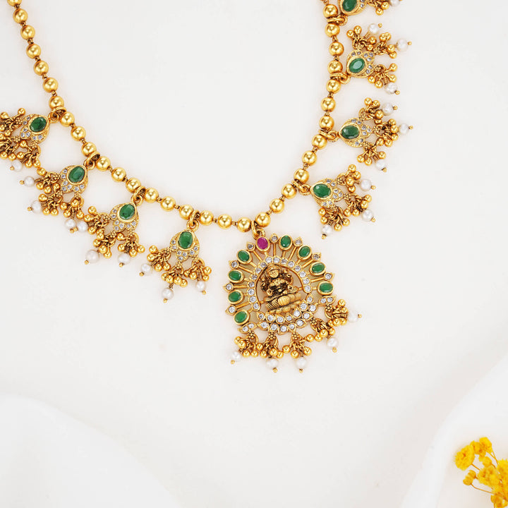 Fit for Royalty Stone Short Necklace