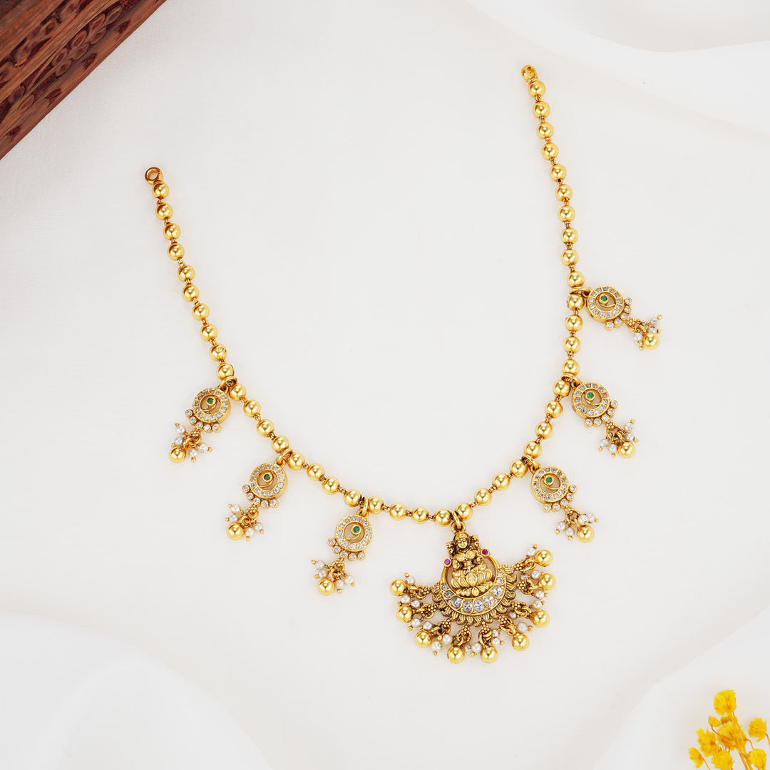 Warm and Beautiful Stone Short Necklace