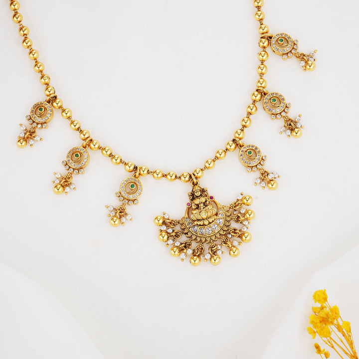 Warm and Beautiful Stone Short Necklace