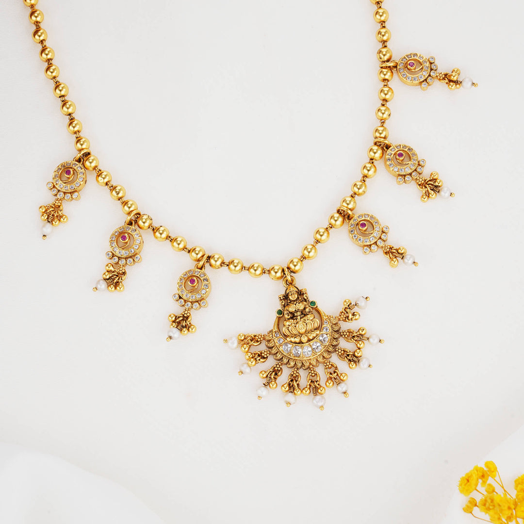 Beautifully Glows Stone Short Necklace