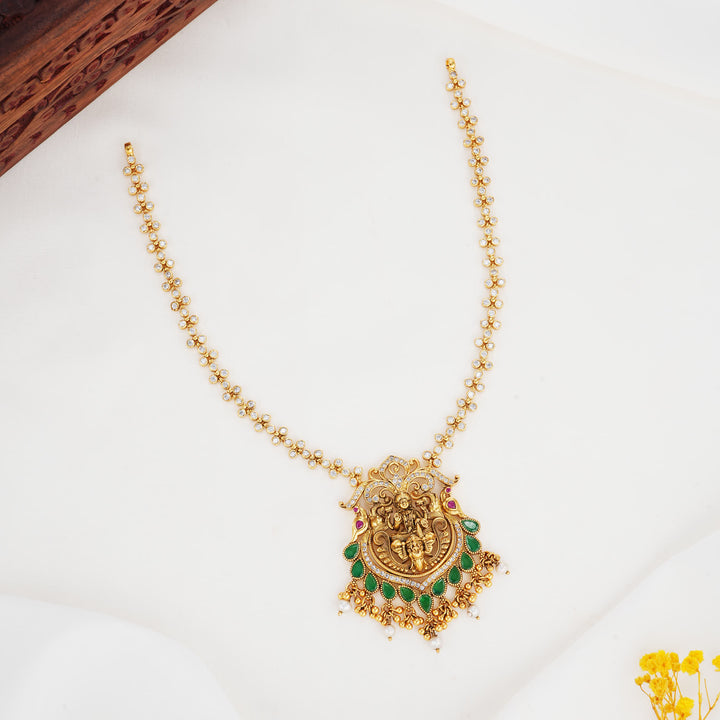Graceful and Warm Stone Short Necklace