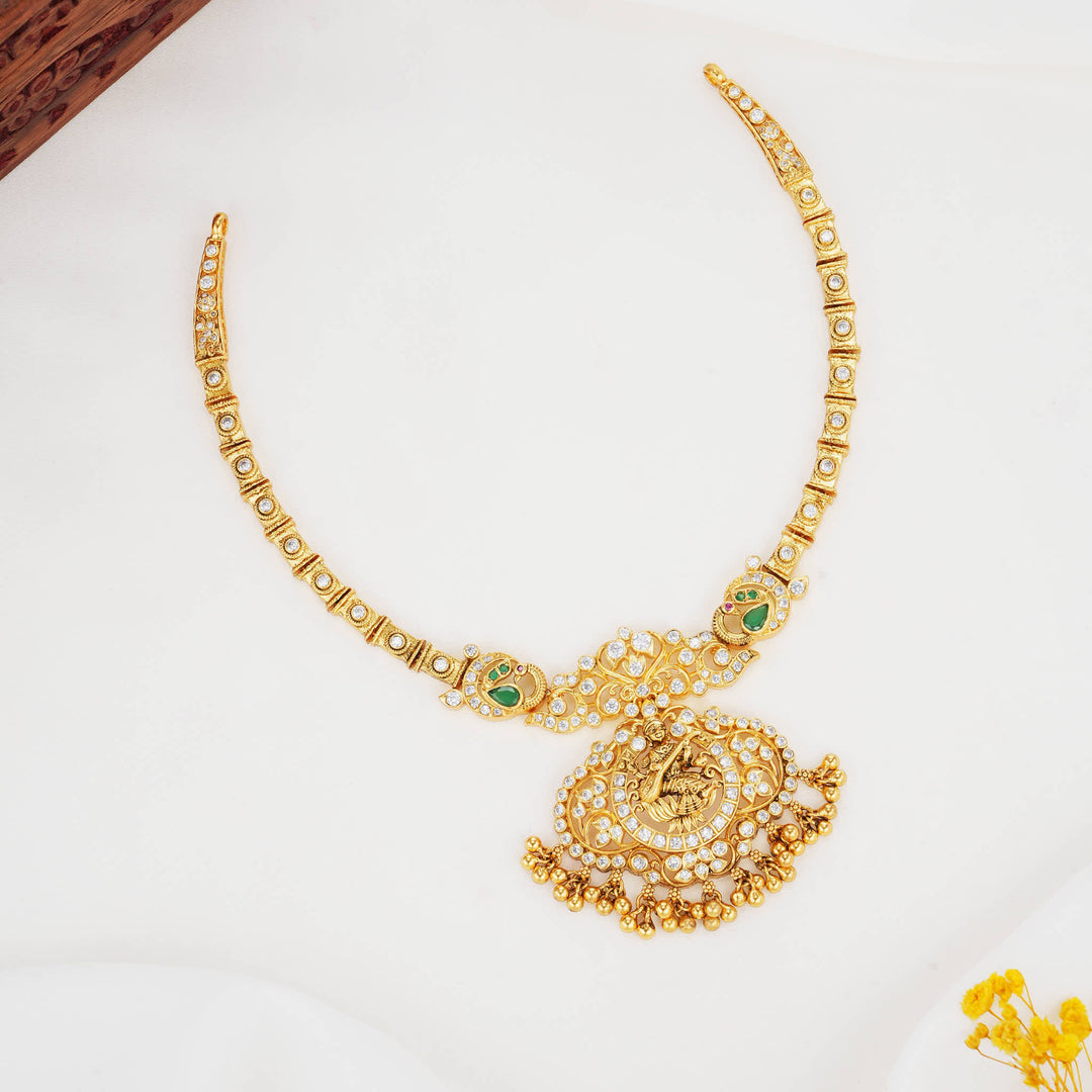 Unmatched Stone Short Necklace