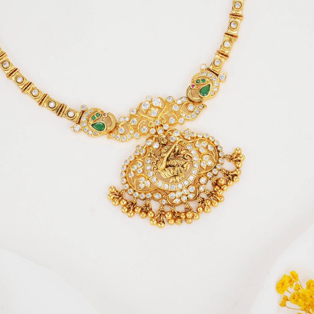 Unmatched Stone Short Necklace