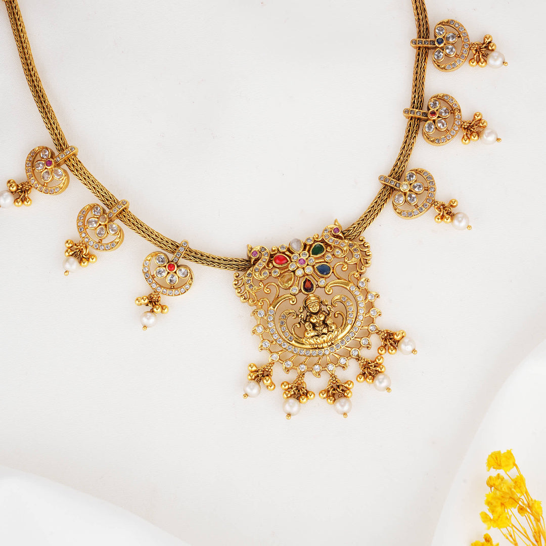 Divine Adornment Stone Short Necklace