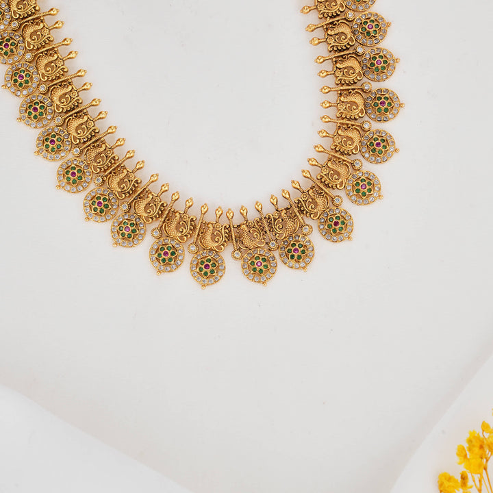 Beyond Trends Stone Short Necklace