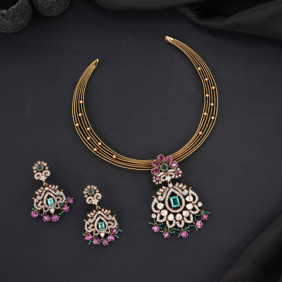 Hasli Victorian Short Necklace Set