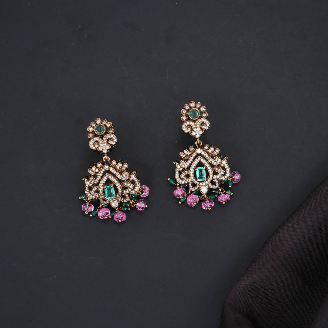 Hasli Victorian Short Necklace Set