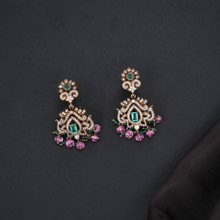 Hasli Victorian Short Necklace Set
