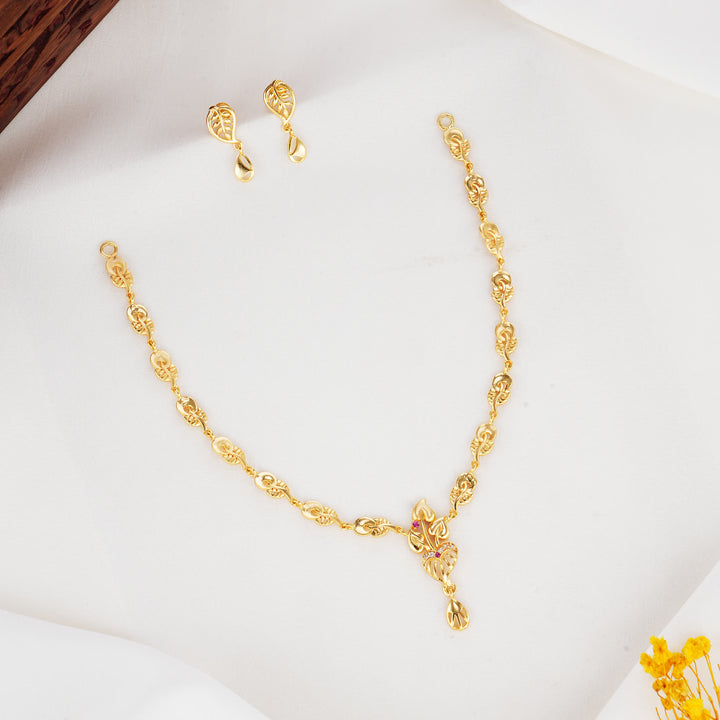 Vedhikaa 3D Spl Short Necklace Set