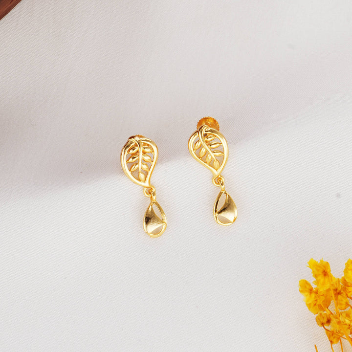 Vedhikaa 3D Spl Short Necklace Set