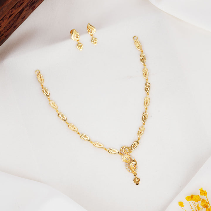 Catchy 3D Spl Short Necklace Set