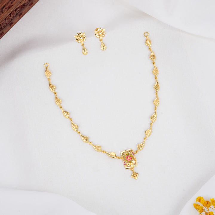 Niharikaa 3D Spl Short Necklace Set