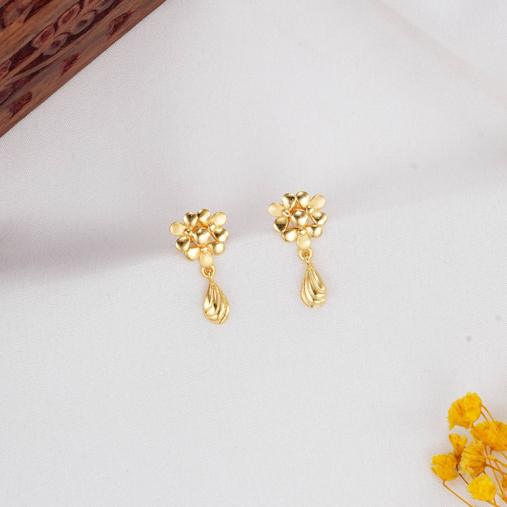 Niharikaa 3D Spl Short Necklace Set