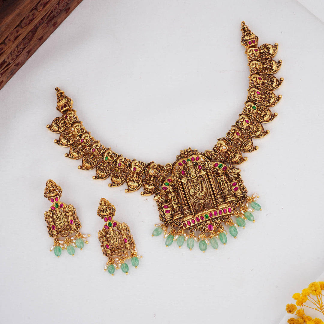 Regal and Graceful 3D Spl Short Necklace Set