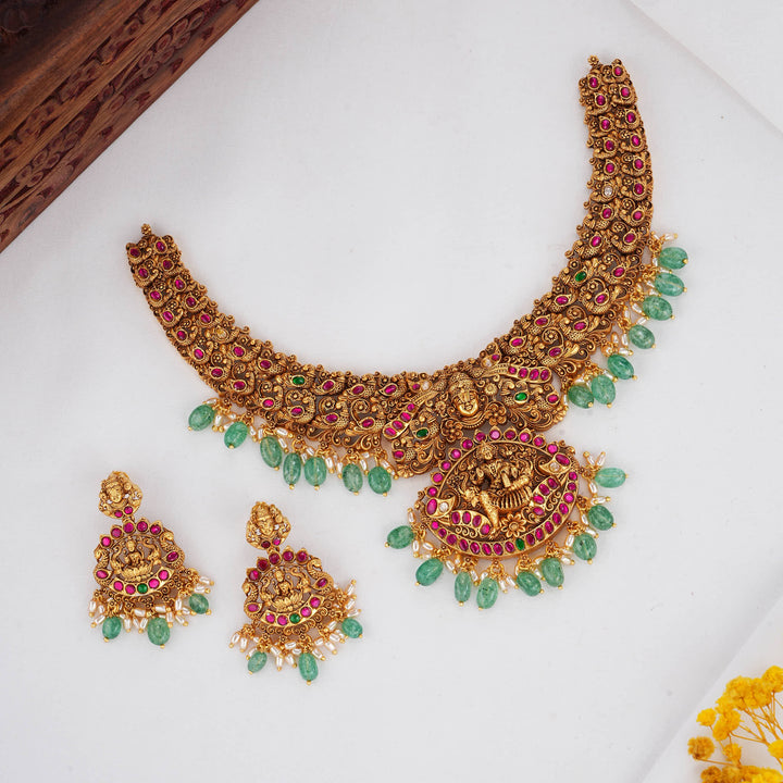 Effortlessly Wearable 3D Spl Short Necklace Set