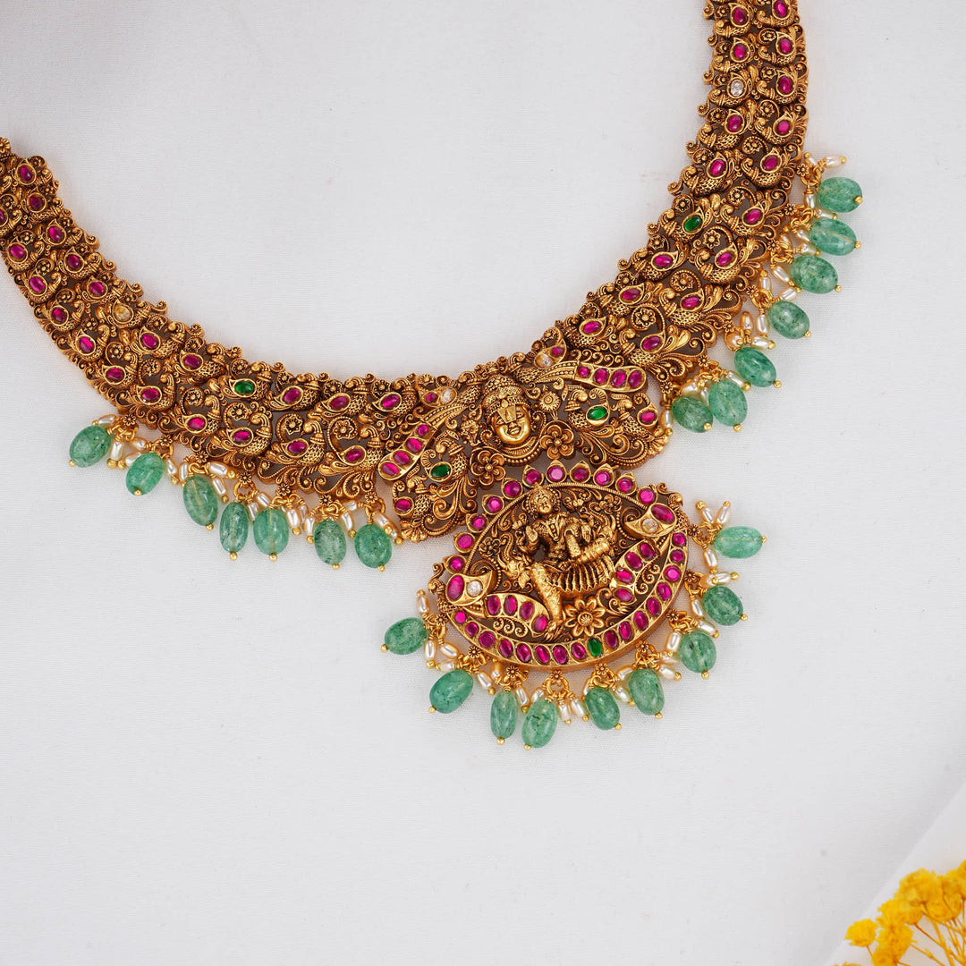 Effortlessly Wearable 3D Spl Short Necklace Set